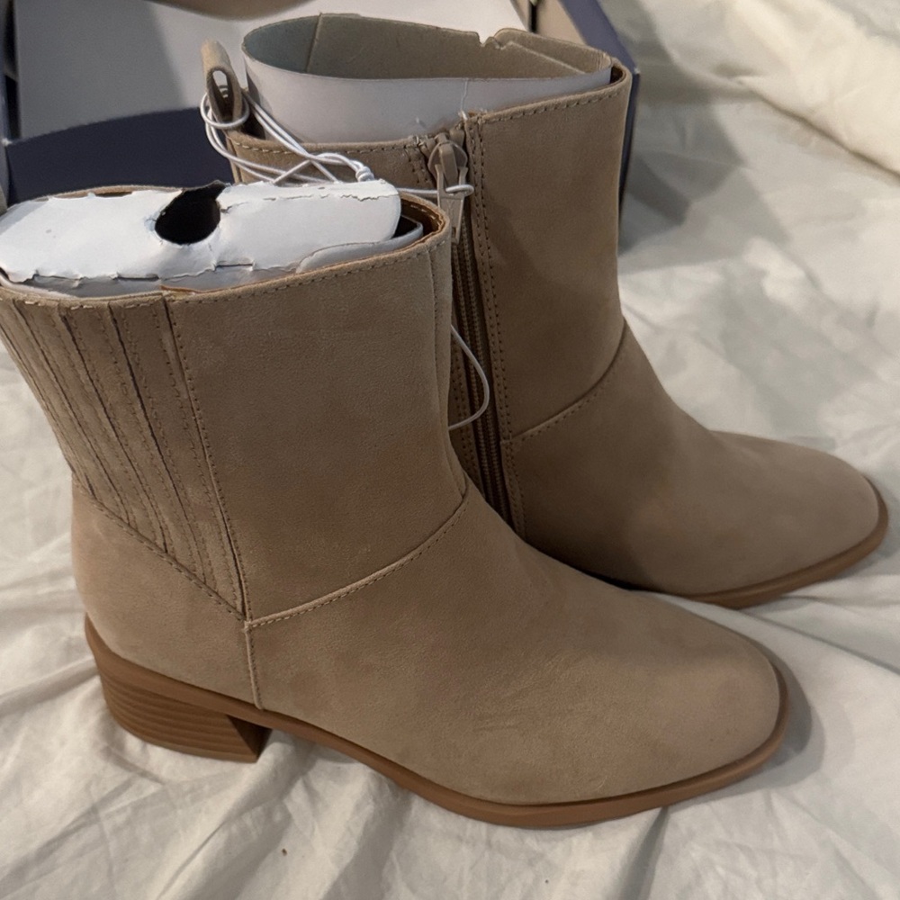 Universal Thread Light Tan Ankle Boots